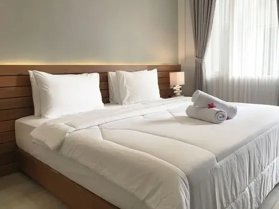 Deluxe Tek Büyük veya İki Ayrı Yataklı Oda, Havuz Manzaralı