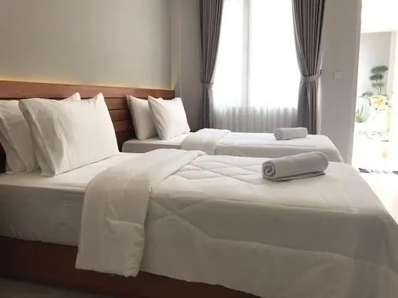 Deluxe Tek Büyük veya İki Ayrı Yataklı Oda, Havuz Manzaralı