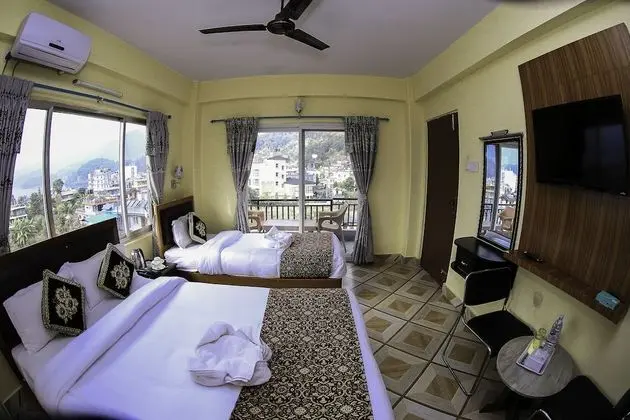 Deluxe Üç Kişilik Oda