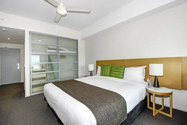 Oda, Şehir Manzaralı (Weekly Housekeeping)
