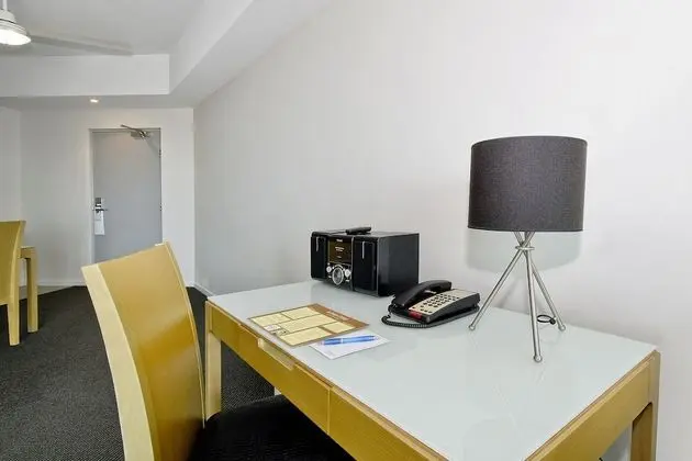 Oda, Şehir Manzaralı (Weekly Housekeeping)