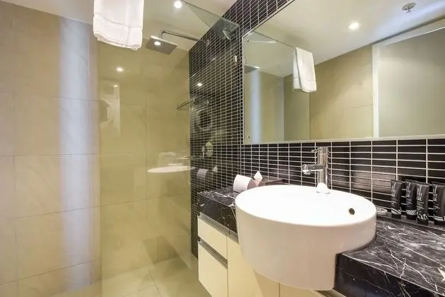 Oda, Şehir Manzaralı (Weekly Housekeeping)