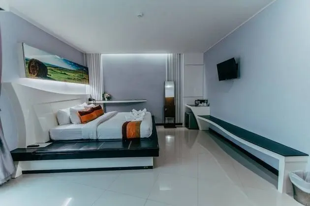 Superior king bed