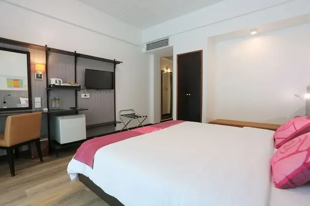 Deluxe Balcony King Bed