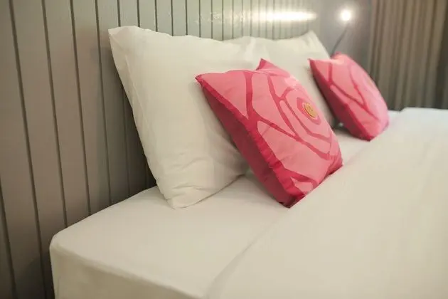 Deluxe Balcony King Bed