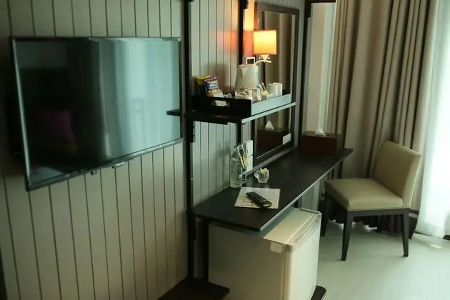 Deluxe Balcony King Bed