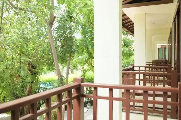 Deluxe Balcony King Bed