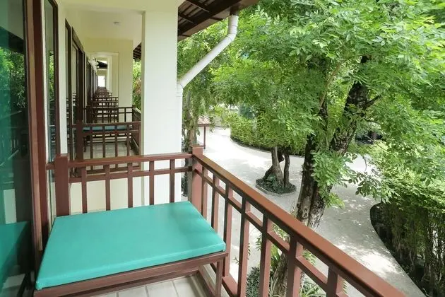 Deluxe Balcony King Bed