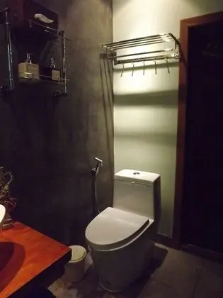 Deluxe Tek Büyük Yataklı Oda, Havuz Manzaralı