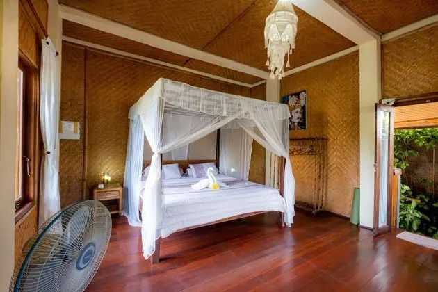 Büyük Yataklı Tek Kişilik Oda (Villa Bambu Kura-Kura)