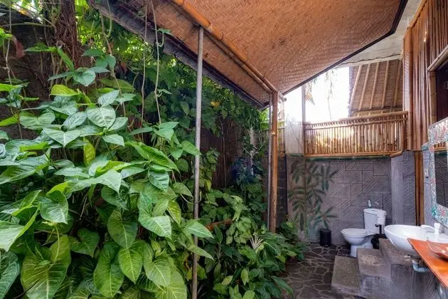 Büyük Yataklı Tek Kişilik Oda (Villa Bambu Kura-Kura)