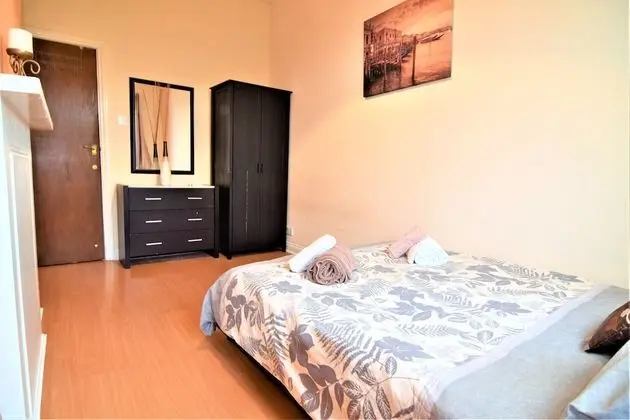 Basic Tek Büyük Yataklı Oda, 1 Çift Kişilik Yatak, Ortak Banyo (U7)