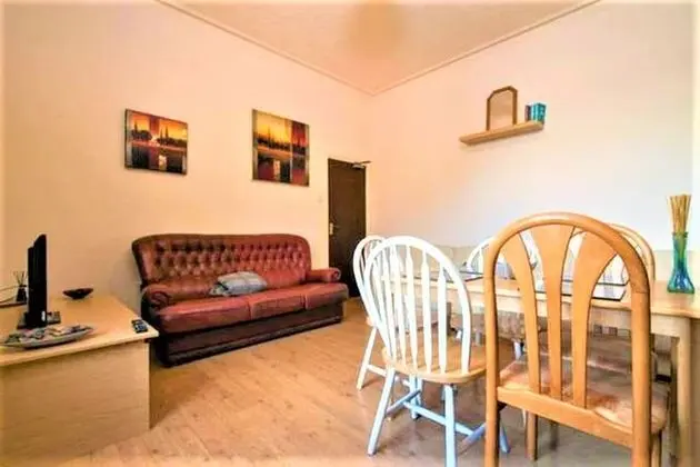 Basic Tek Büyük Yataklı Oda, 1 Çift Kişilik Yatak, Ortak Banyo (U7)