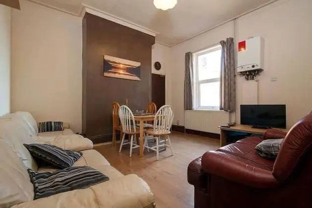 Basic Tek Büyük Yataklı Oda, 1 Çift Kişilik Yatak, Ortak Banyo (U7)