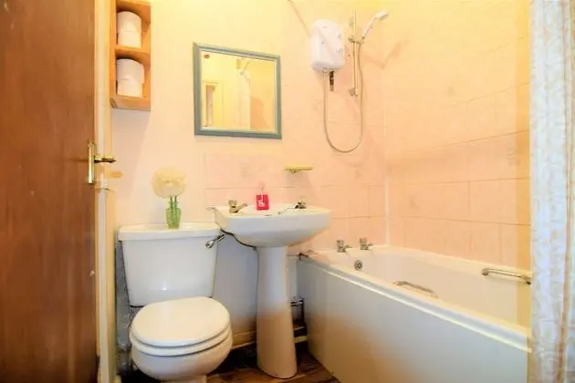 Basic Tek Büyük Yataklı Oda, 1 Çift Kişilik Yatak, Ortak Banyo (U7)