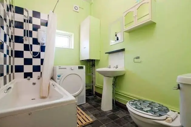 Basic Tek Büyük Yataklı Oda, 1 Çift Kişilik Yatak, Ortak Banyo (U7)