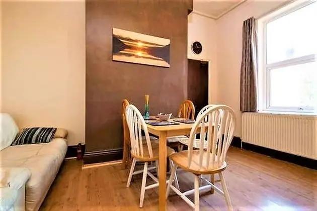 Üç Kişilik Oda, Ortak Banyo (U4)