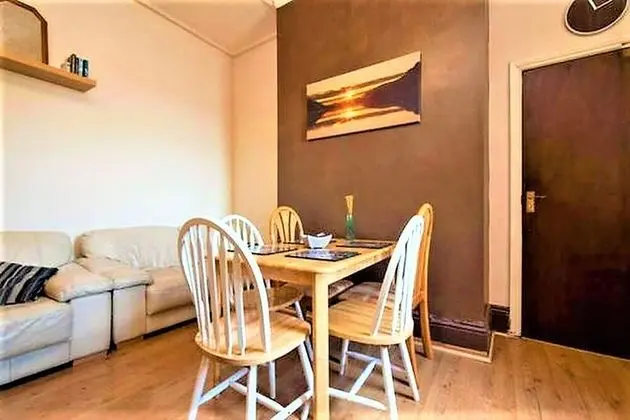 Üç Kişilik Oda, Ortak Banyo (U4)