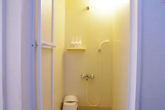 Moderate Room with Shower, Non Smoking