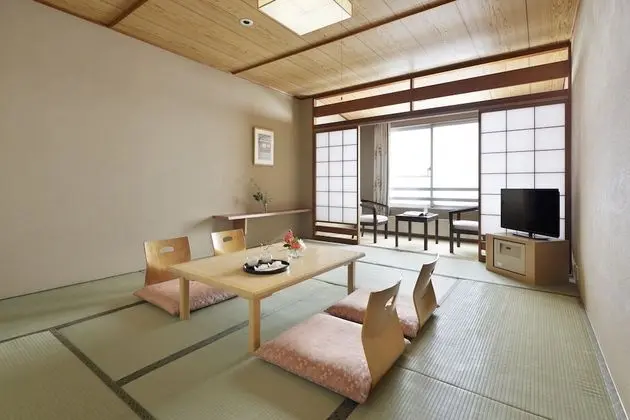Traditional Oda, Sigara İçilebilir, Ortak Banyo (Japanese Style)
