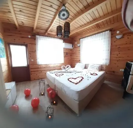 Balayı Odası, Dağ Manzaralı, Balkonlu