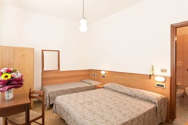Basic Üç Kişilik Oda, Manzaralı