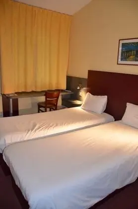 Standard Üç Kişilik Oda, 3 Tek Kişilik Yatak