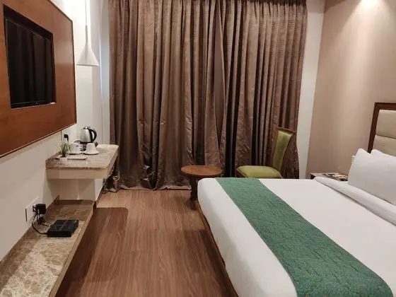 Deluxe Tek Büyük Yataklı Oda, 1 Yatak Odası, Sigara İçilebilir, Şehir Manzaralı