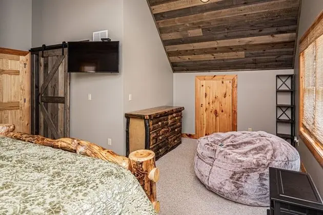 Ev, Birden Çok Yatak, Sıcak Su Havuzu