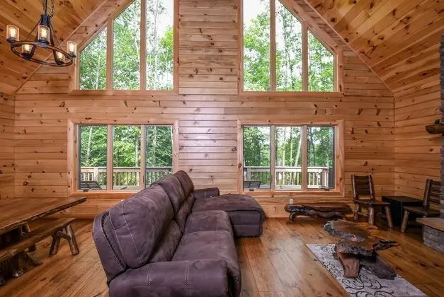 Ev, Birden Çok Yatak, Sıcak Su Havuzu