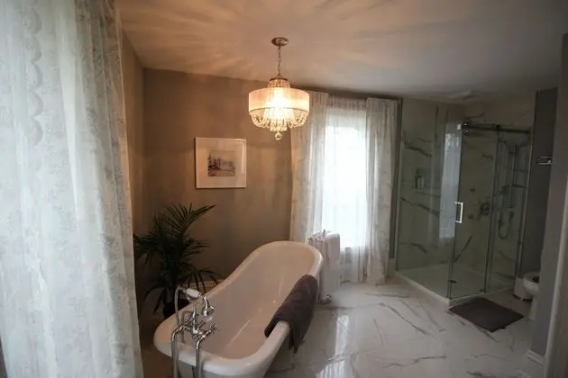 Luxury Tek Büyük Yataklı Oda