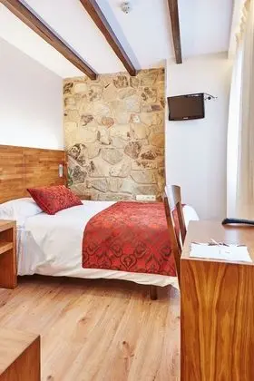 Büyük Yataklı Tek Kişilik Oda