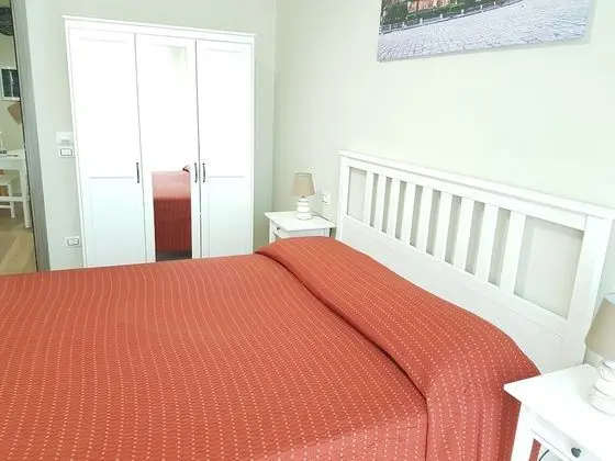 Tek Büyük Yataklı Oda (Private External Bathroom)