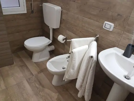 Tek Büyük Yataklı Oda (Private External Bathroom)