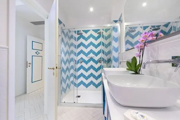 Design Tek Büyük Yataklı Oda, Balkon, Ek Bina