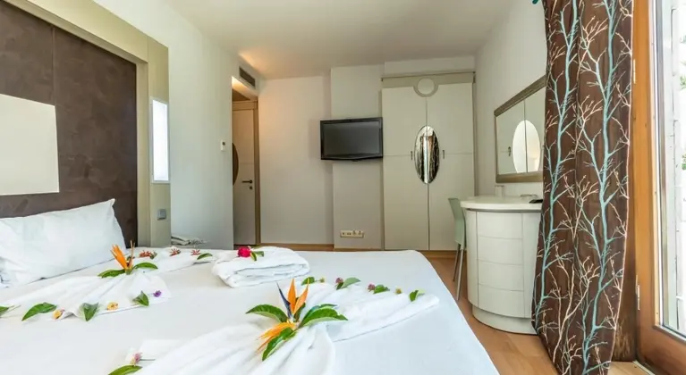 Standart Oda, Deniz veya Bahçe Manzaralı, Balkonlu