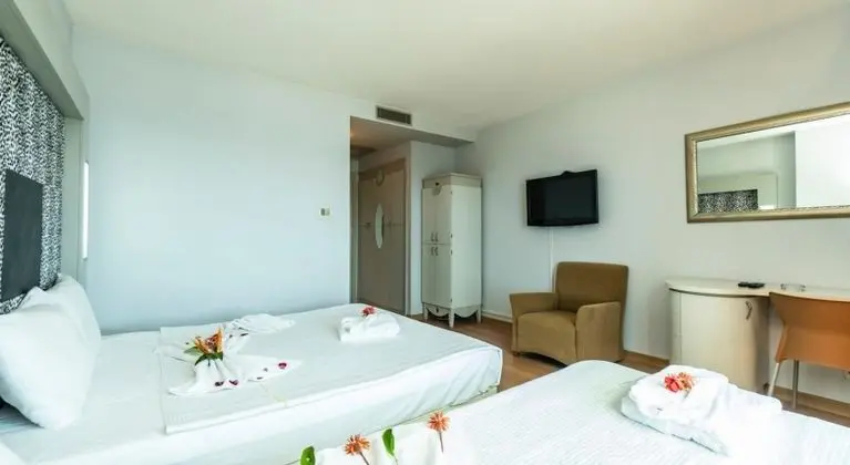 Standart Oda, Deniz veya Bahçe Manzaralı, Balkonlu