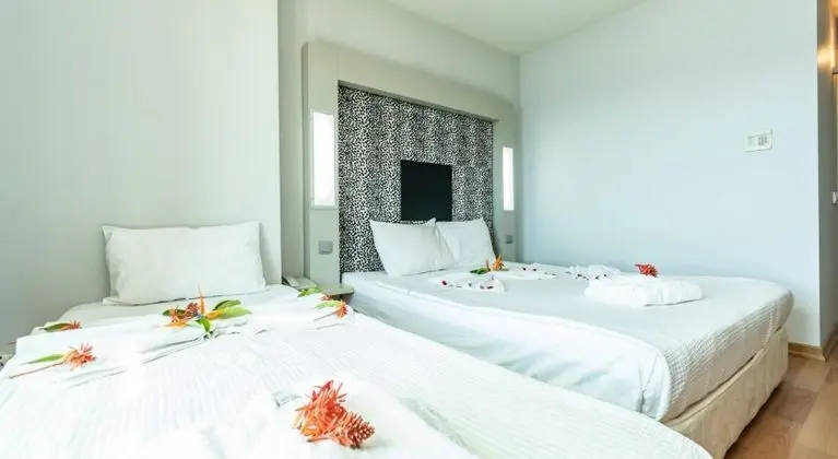 Standart Oda, Deniz veya Bahçe Manzaralı, Balkonlu