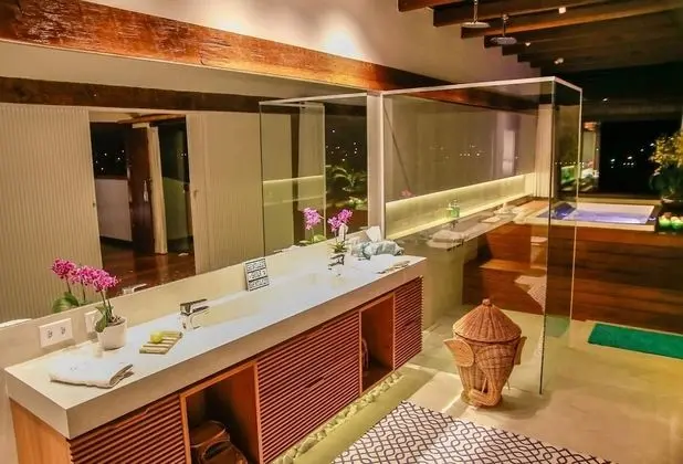 Suite Master, Sea View