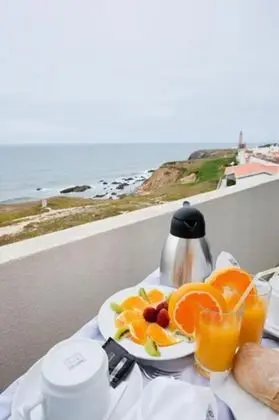 Tek Büyük veya İki Ayrı Yataklı Oda, Balkon, Deniz Manzaralı