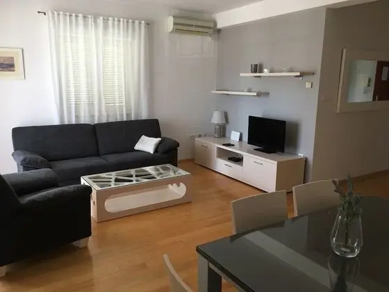 Apart Daire (Mar - private parking - A1(4))