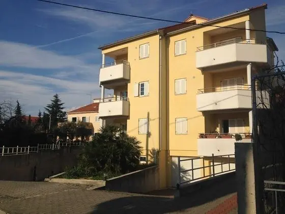 Apart Daire (Mar - private parking - A1(4))