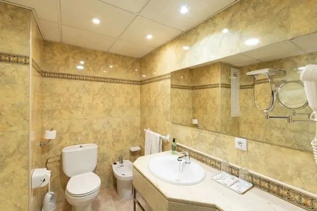 Tek Büyük Yataklı Oda, Deniz Manzaralı (2 Adults + 1 Child)