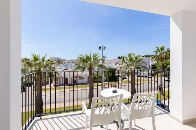 Tek Büyük Yataklı Oda, Balkon