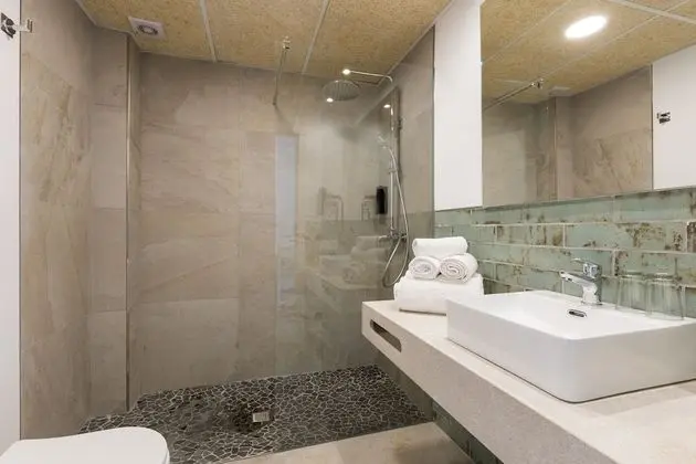 Tek Büyük Yataklı Oda, Balkon