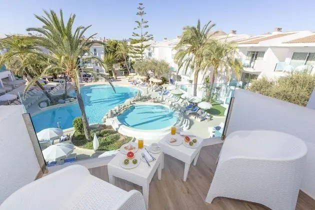 Süit, 1 Yatak Odası, Balkon, Havuz Manzaralı