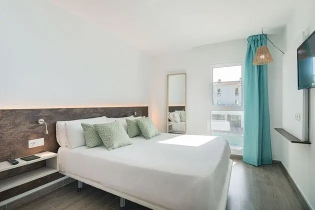 Süit, 1 Yatak Odası, Balkon, Havuz Manzaralı