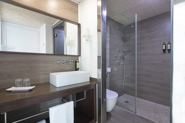 Süit, 1 Yatak Odası, Balkon, Havuz Manzaralı
