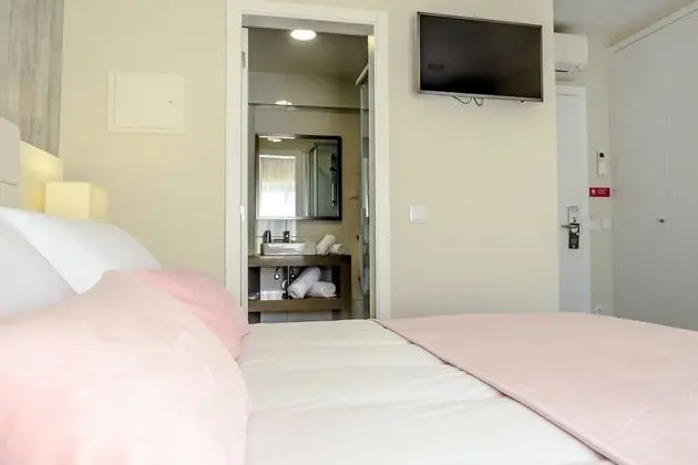 Standard Tek Büyük veya İki Ayrı Yataklı Oda, Balkon, Havuz Manzaralı (10)