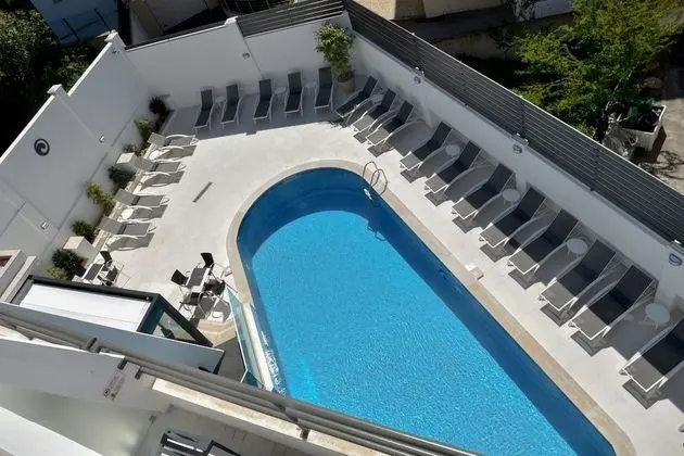 Standard Tek Büyük veya İki Ayrı Yataklı Oda, Balkon, Havuz Manzaralı (10)